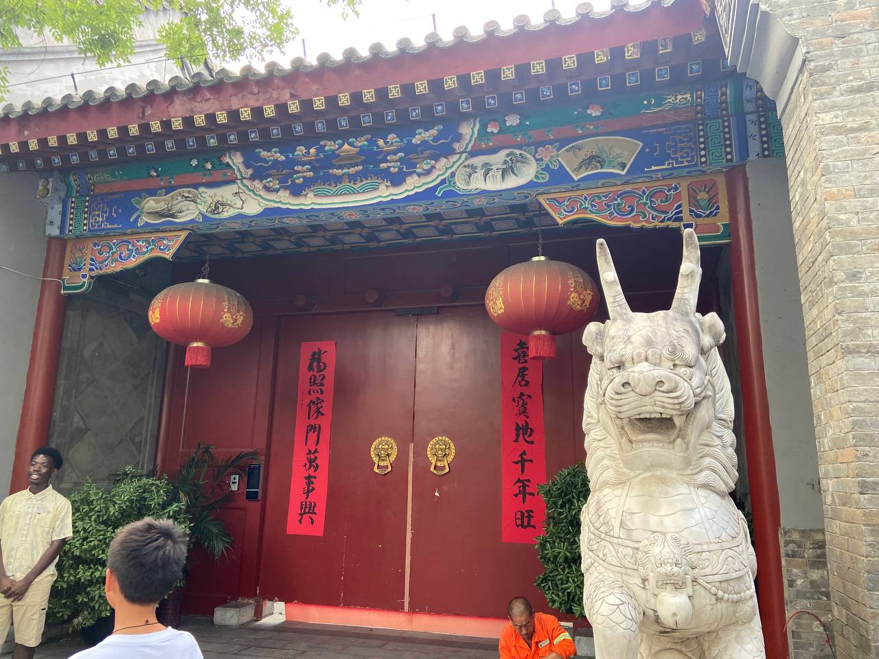 南锣鼓巷路过的“富贵人家”